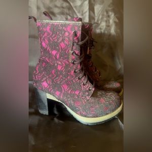 Dr Marten’s Darcie Black lace with pink underlay - RARE